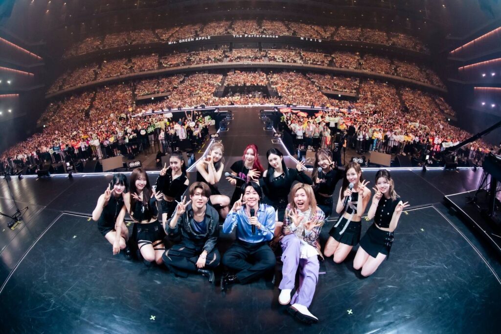 Mrs.GREEN APPLE&NiziU対バン画像