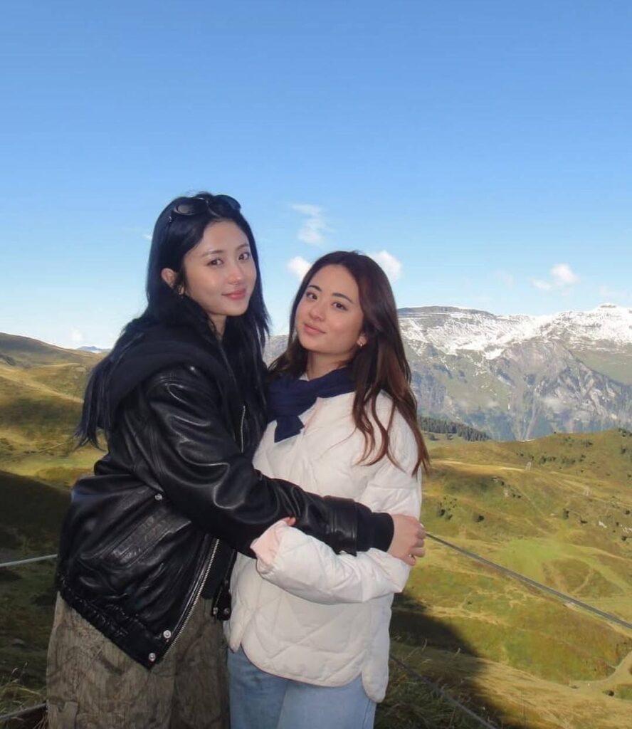 LESSERAFIM（ルセラフィム）ユンジン&妹レイチェル画像