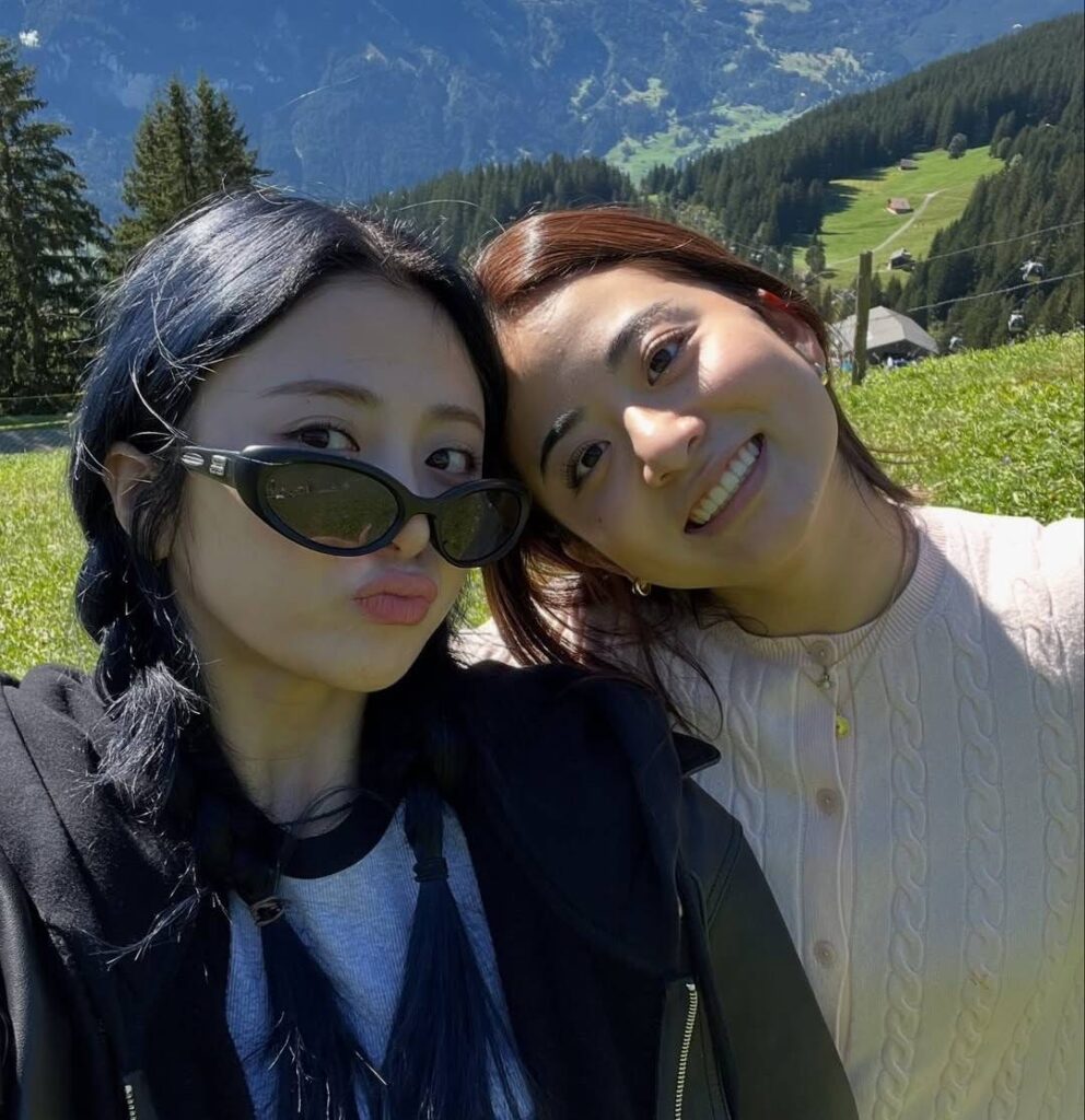 LESSERAFIM（ルセラフィム）ユンジン&妹レイチェル画像