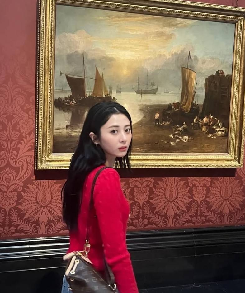 LESSERAFIM（ルセラフィム）ユンジン画像