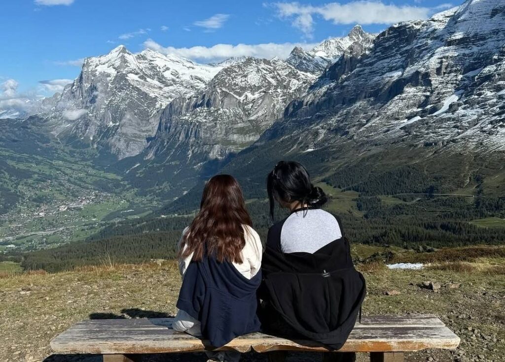 LESSERAFIM（ルセラフィム）ユンジン&妹レイチェル画像