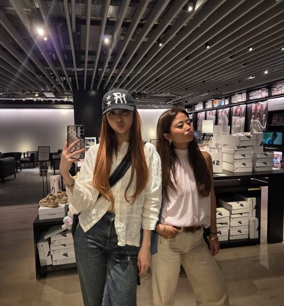 LESSERAFIM（ルセラフィム）ユンジン&妹レイチェル画像